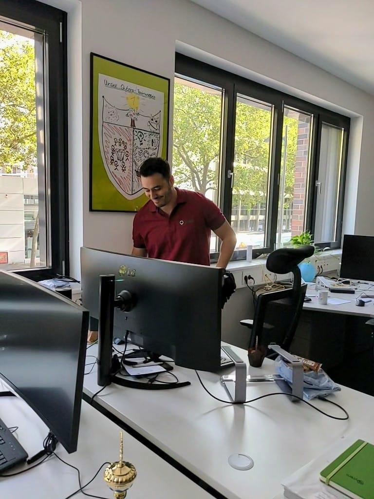 mehdi-arbeitsplatz.jpeg